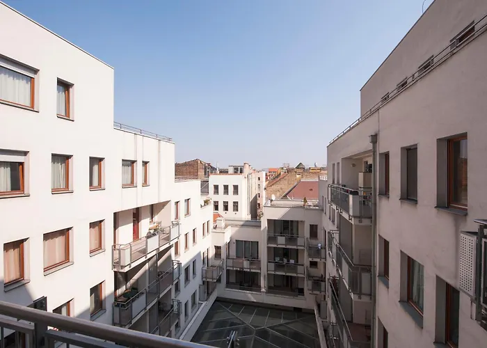 Central Passage Urban Nest